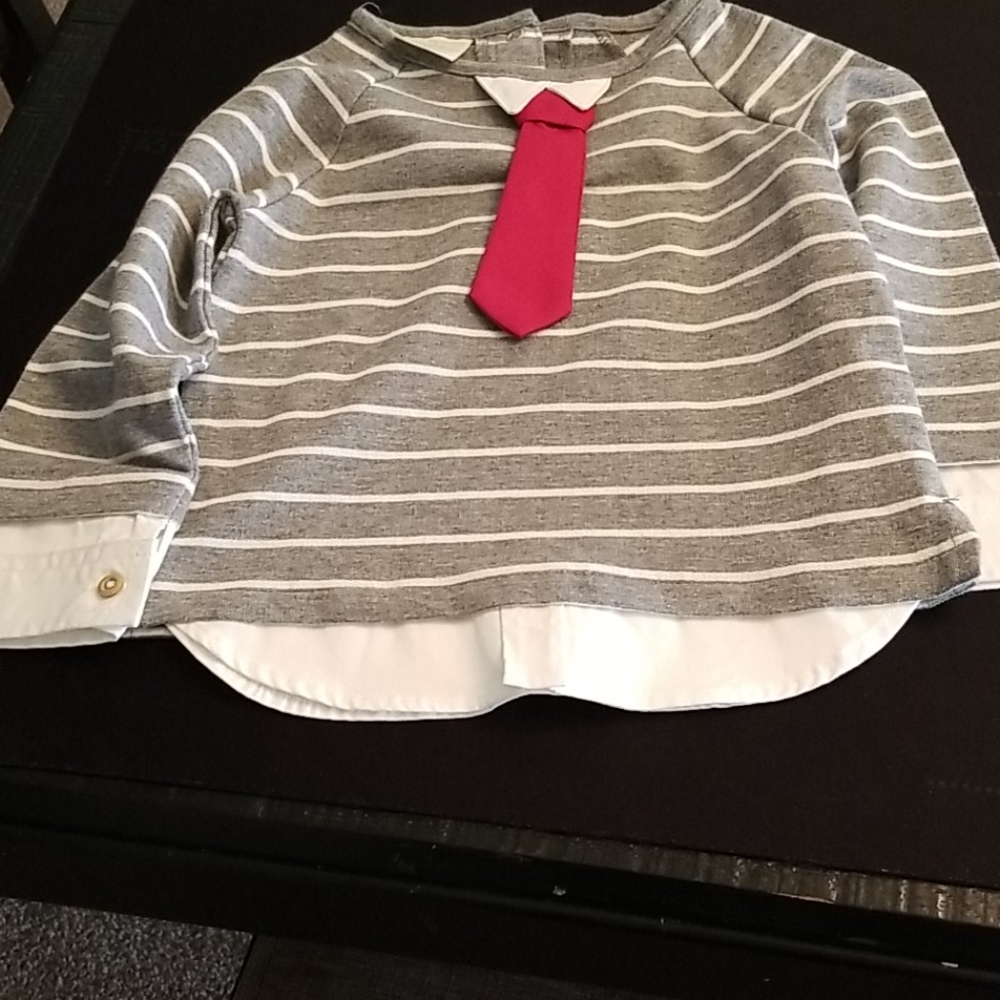 Long sleeve shirt.